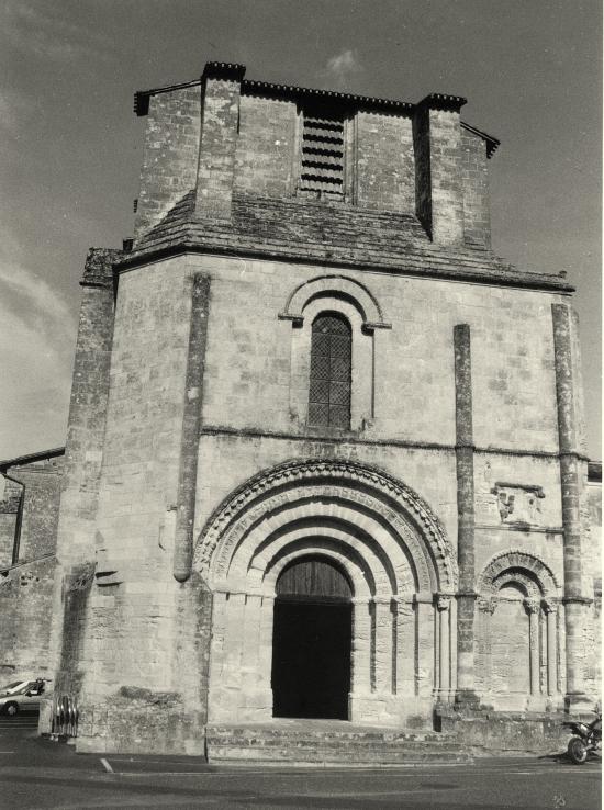 Saint-Emilion, le portail de la Collégiale.