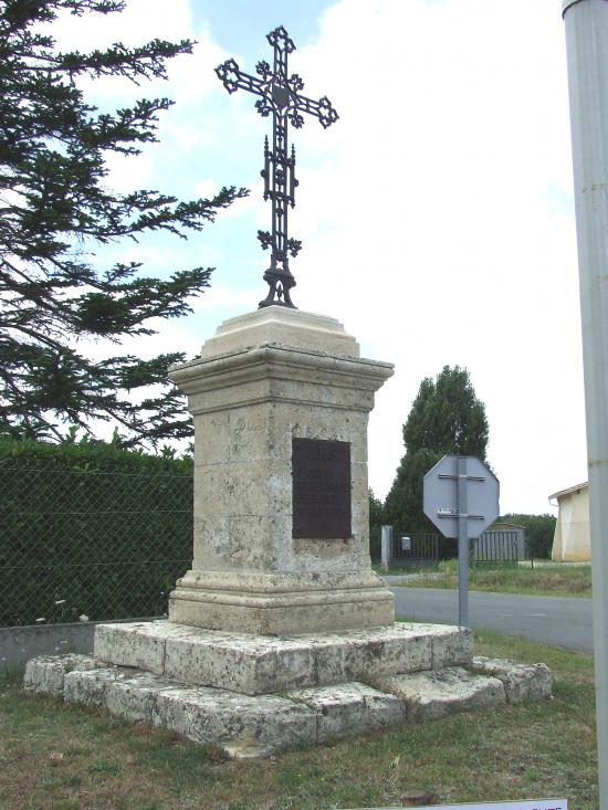 Nérigean, le croix de carrefour Espellet.