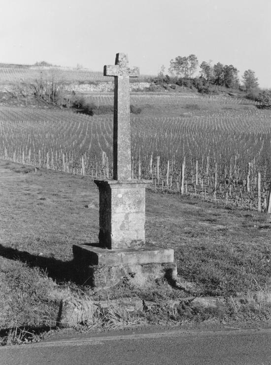 Saint-Etienne-de-Lisse, une croix de carrefour.