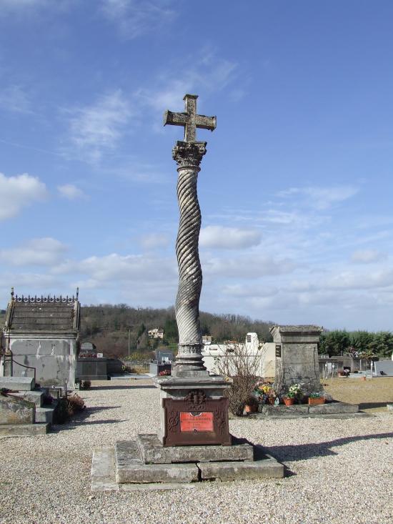 Branne, la croix de cimetière