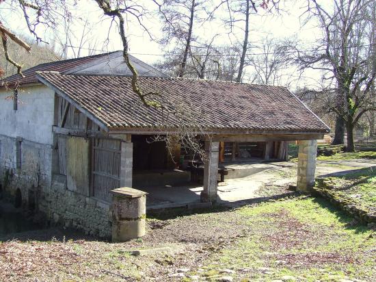 Saint-Aubin-de-Branne, le moulin de l'Estrabeau.