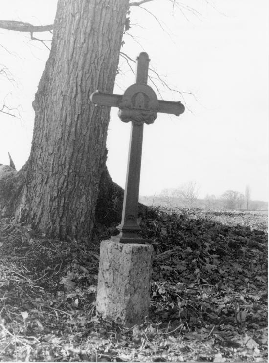 Saint-Martin-de-Laye, une croix de mission,