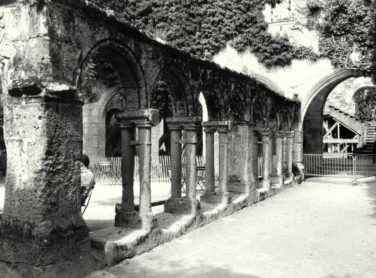 Saint-Emilion, le cloître du couvent des Cordeliers.