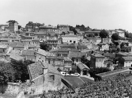 Saint-Emilion, une très belle vue générale.