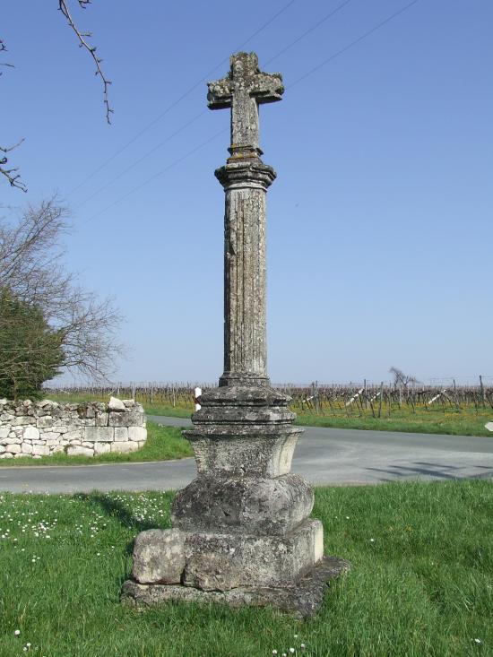 Grézillac, une croix de carrefour.