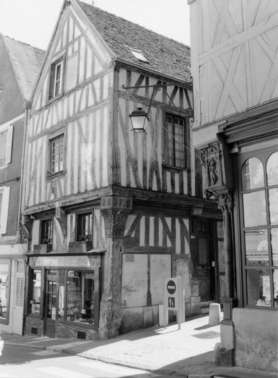 Auxerre, maisons à pans de bois.