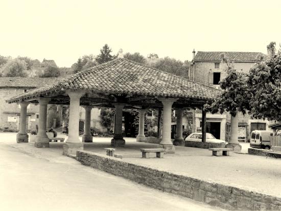 Cadouin, les halles.