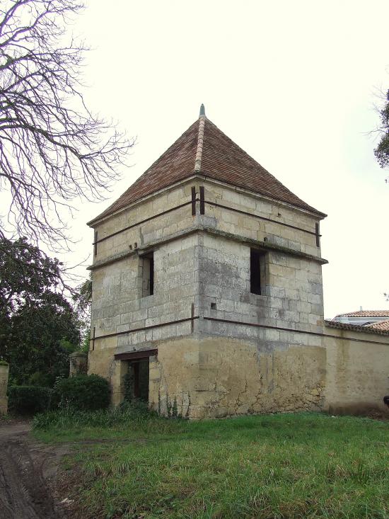 Moulon, un pigeonnier-tour