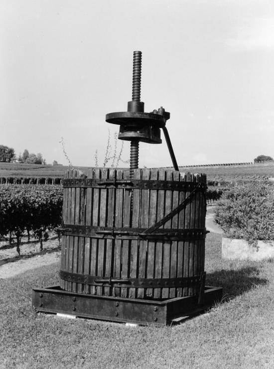 Saint-Emilion, un ancien pressoir au château Haut-Mazerat.