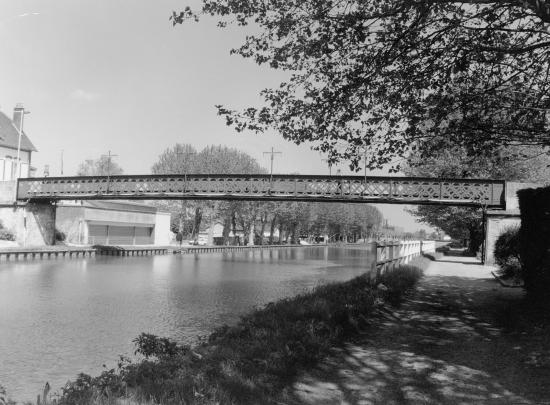 Migennes, la passerelle de la gare.