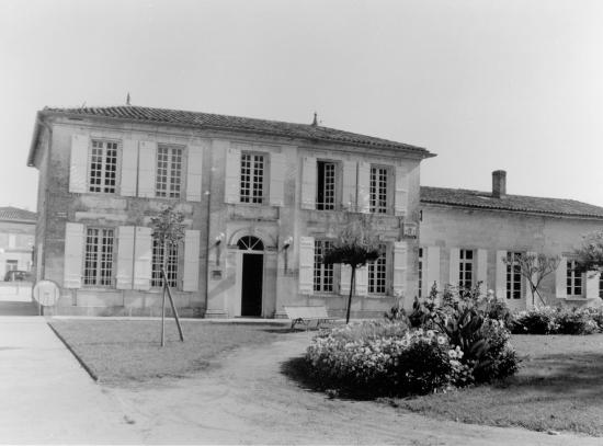 Saint-Denis-de-Pile, le bibliothèque municipale.