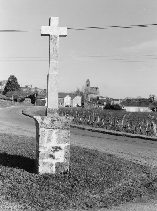 Saint-Etienne-de-Lisse, une croix de carrefour.