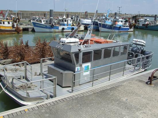 Bourcefranc-le-Chapus, une barge plate pour le transport des huitres.