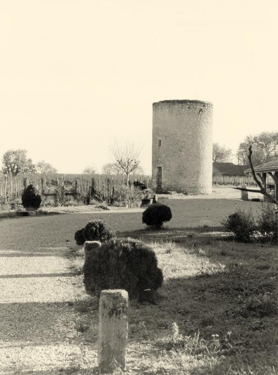 Saint-Etienne-de-Lisse, le moulin de Vilet.