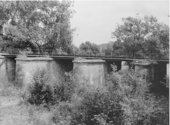 Guitres, les piles du pont