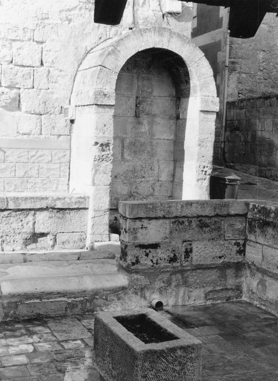 Saint-Emilion, la fontaine.