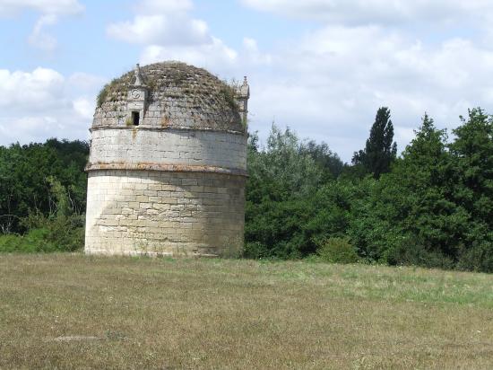 Daignac, fuie au château de Pressac