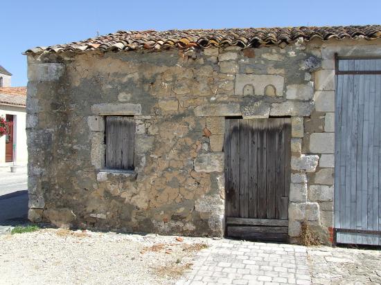 Brouage, des vieilles maisons de pierre.