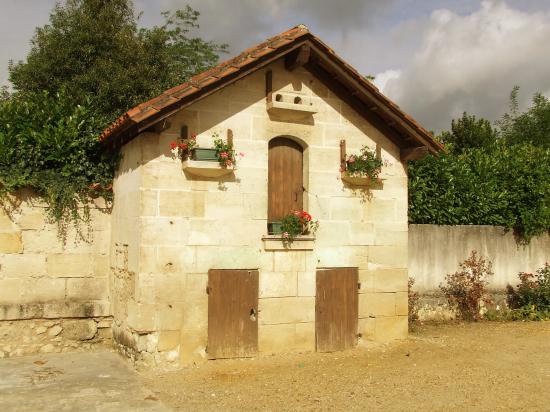 Saint-Quentin-de-Baron, un pigeonnier