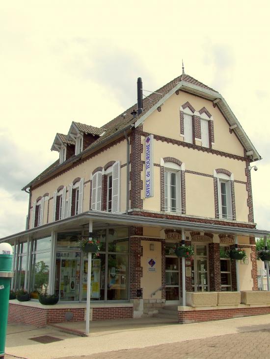 Migennes, une autre vue de l'ancien hôtel de la Réunion.