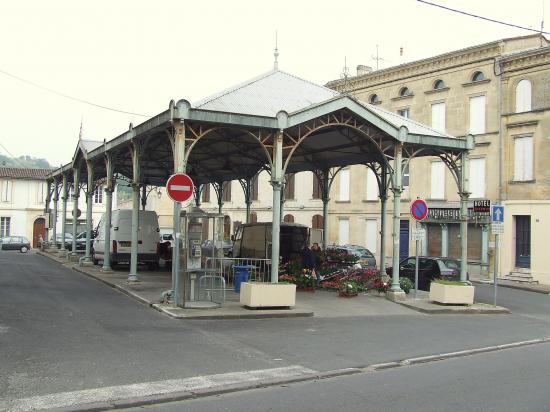 Branne, le marché couvert construit par Eiffel