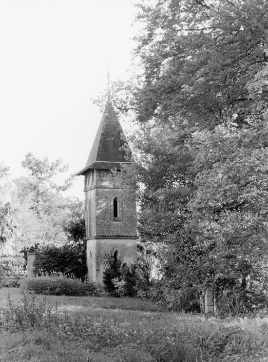 Saint-Christophe-des-Bardes, une tour au château Guillemot.