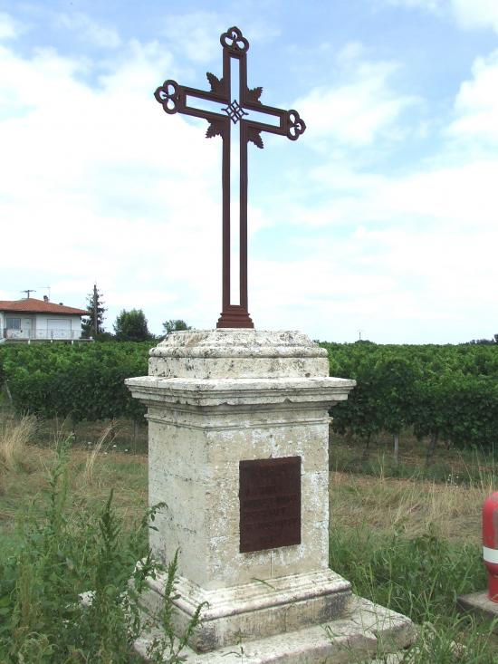 Nérigean, la croix de carrefour Saint-Bernard.