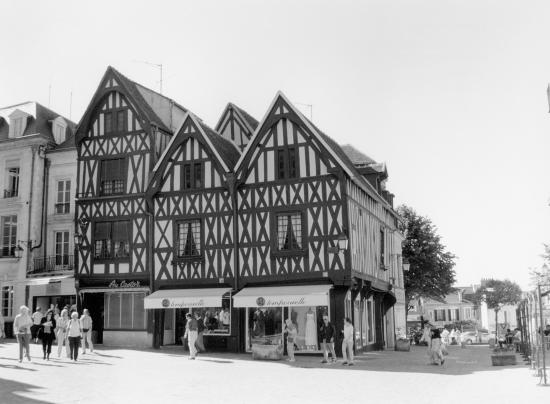 Auxerre, et toujours des maisons....