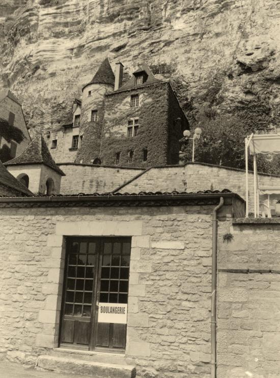 La Roque-Gageac, constructions à flanc de rocher.