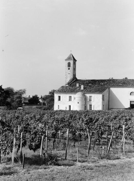 Saint-Emilion, un pigeonnier au château Haut-Mazerat.