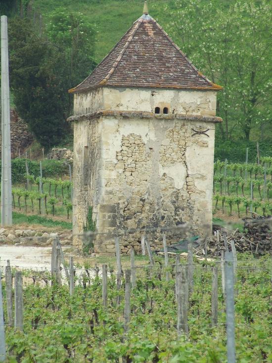 Naujan et Postiac, un pigeonnier,