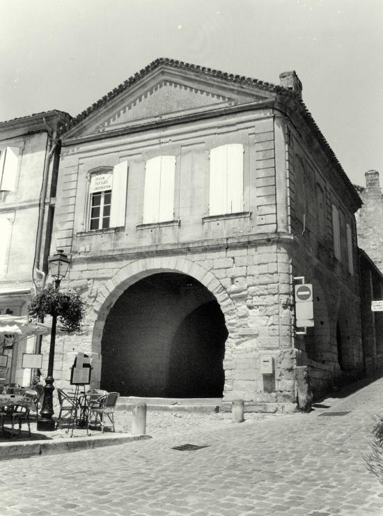 Saint-Emilion, la halle.