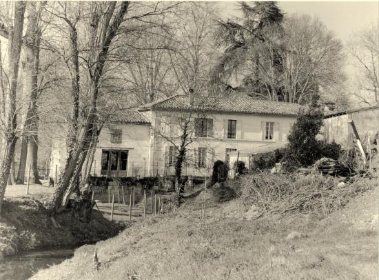 Saint-Denis-de-Pile, un moulin à eau,