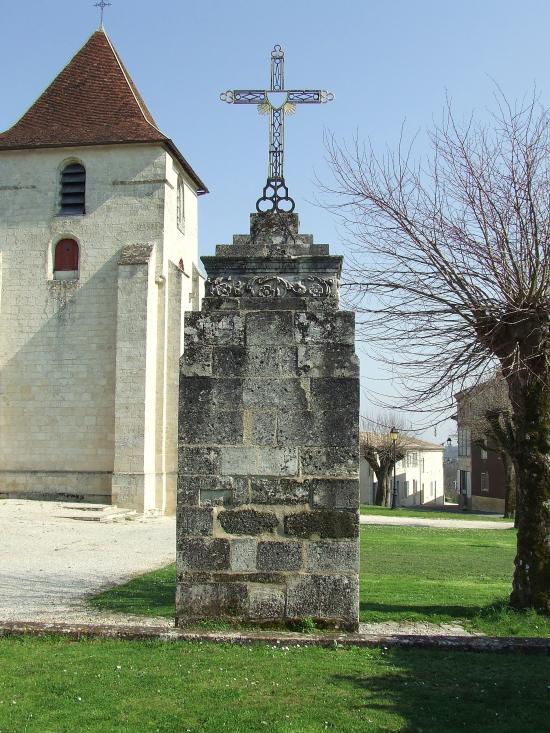 Grézillac, une croix de mission.