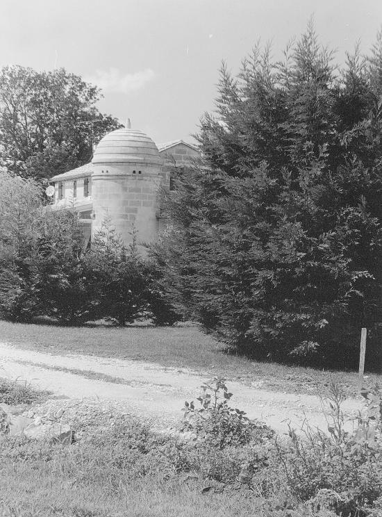 Vayres, un pigeonnier.