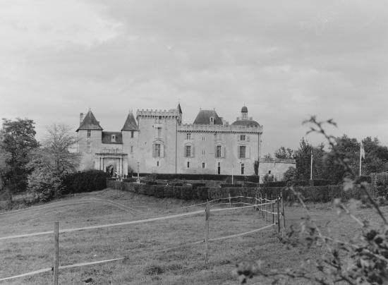 Vayres, le château.