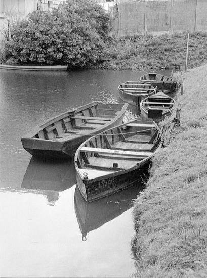 Rosé en Brière, des barques.