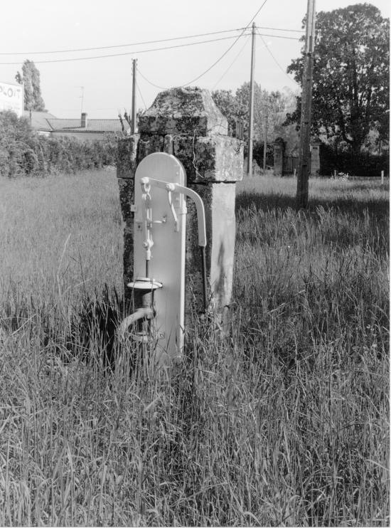 Libourne, un puits et une pompe à eau