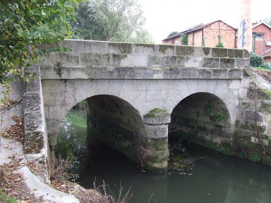 Saint-Germain-du-Puch, le pont sur la Gourgue,