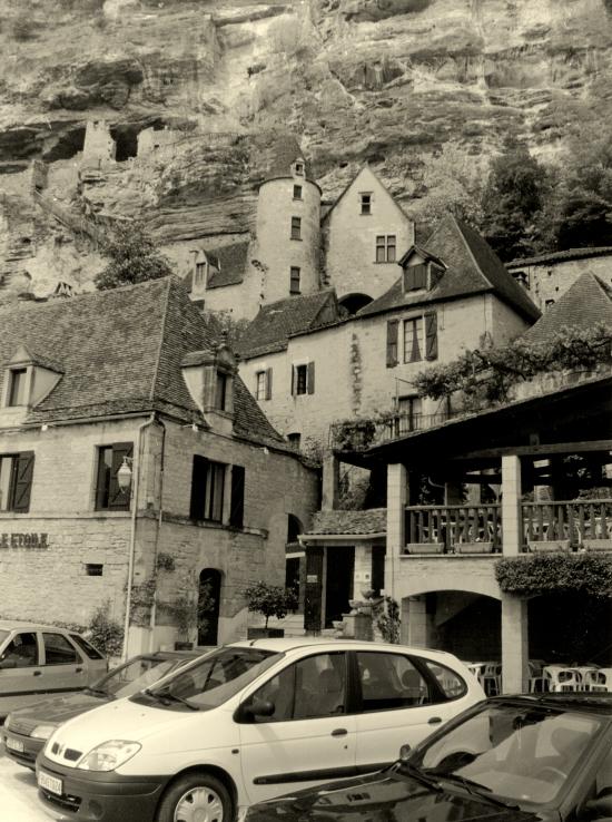 La Roque-Gageac, à flanc de rocher.