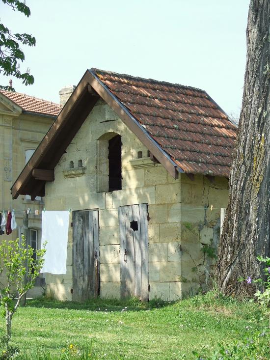 Naujan et Postiac, un pigeonnier,